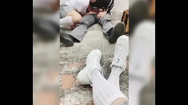 Mejores AMIGAS Estudiantes Putitas de la ESCUELA Técnica se Graban Chupándole la VERGA a un Wey y Cogiendo en la Escuela! Colegiala Mexicana Amateur Follando en Público, Alumnos Precoces! Parte 1