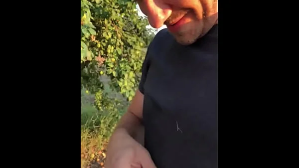 Quick outdoor blowjob with final in mouth