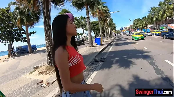 Petite Thai amateur teenie sucks and fucks a tourist