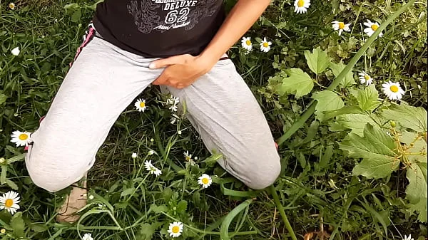 I spy on my neighbor masturbating in the daisies - Girls fly orgasm