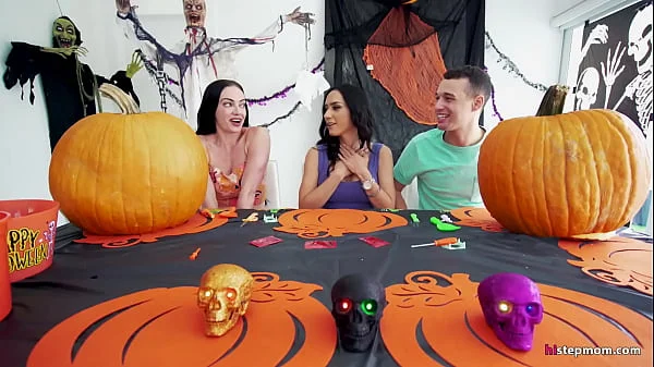 Stepmom's Head Stucked In Halloween Pumpkin, Stepson Helps With His Big Dick! - Tia Cyrus, Johnny