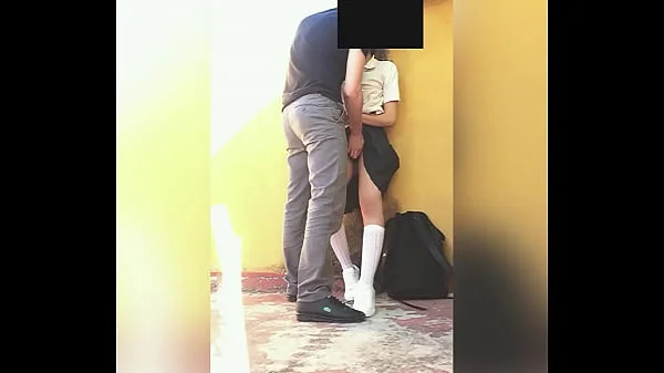 FOLLANDO Rápido en la ESCUELA! Estudiantes Mexicanos COGIENDO Atrás de los SALONES! Colegiala Mexicana se los COME TODOS! Sexo PUBLICO Amateur! (Segunda Parte)