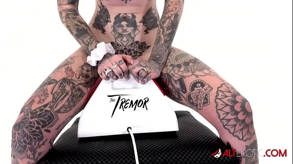 Tattooed Amber Luke rides the tremor for the first time